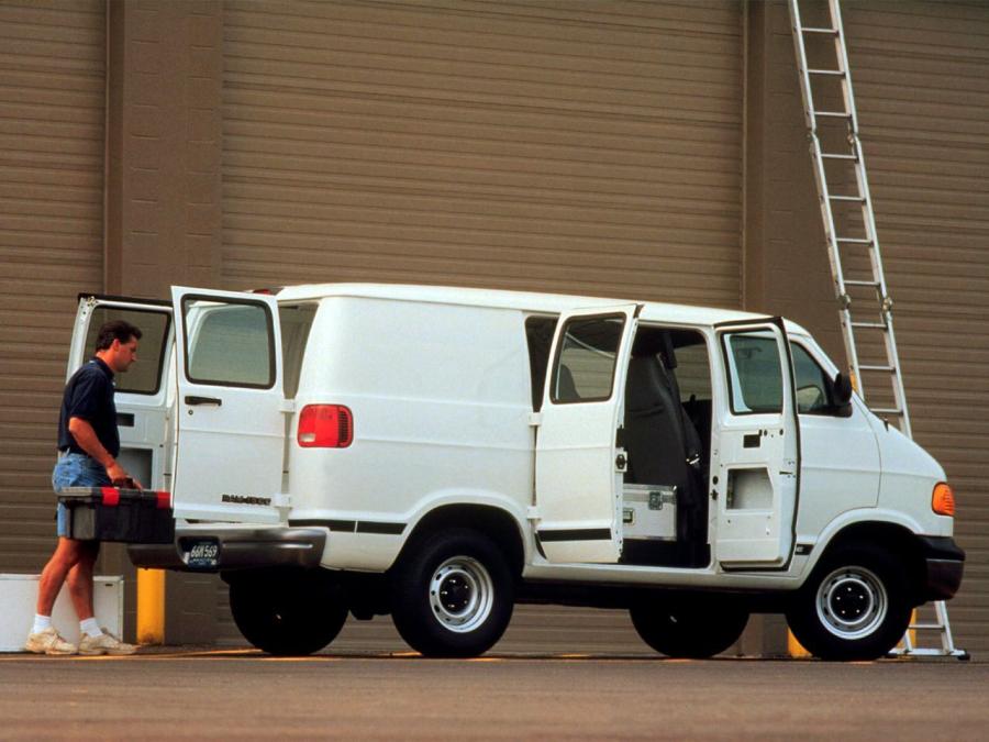  Dodge Ram Van 1998 года  (фото 2 из 5)